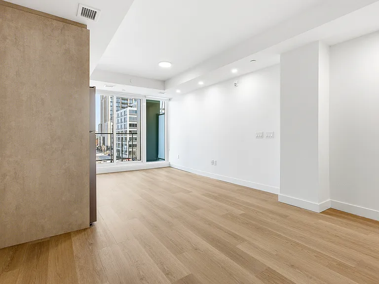200 Elgin St — Photo 94