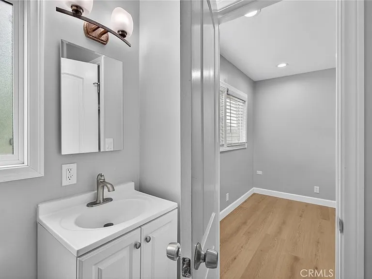 13808 S Catalina Ave — Photo 18