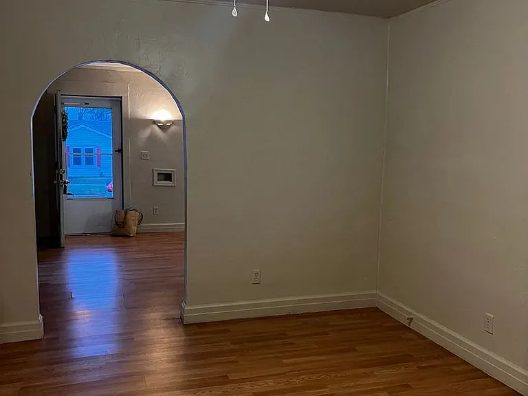 1613 E Park Pl — Photo 8