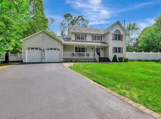 18 Frost Ln, Wading River, NY 11792