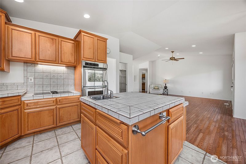 3rd image of 3503 W Malaga Road