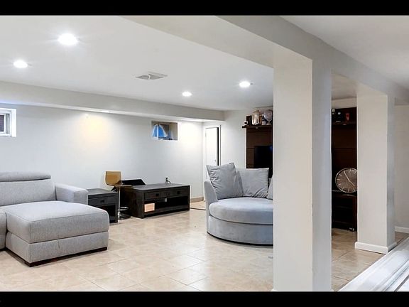 5th image of 33 Johnson Ave