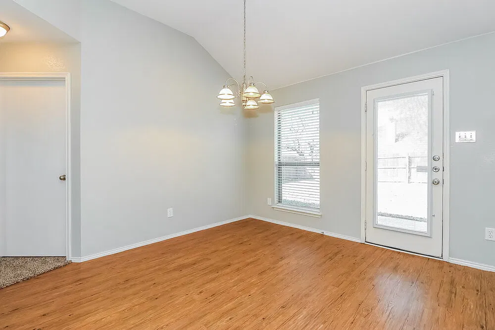 3 bed, 2.0 bath, 2232 sqft, $2,370 — Photo 3