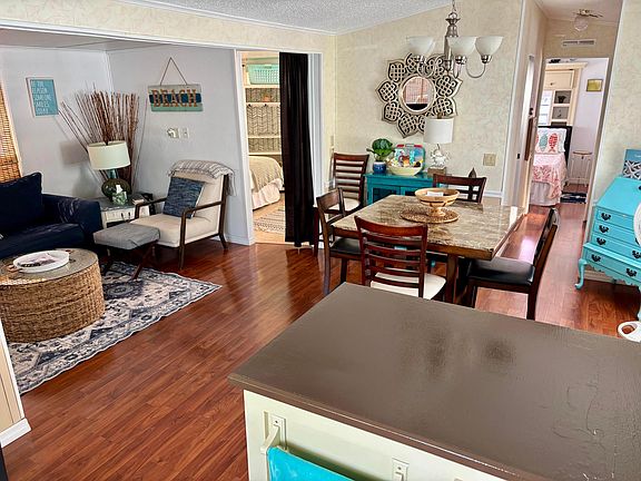 5th image of 323 Nettles Boulevard