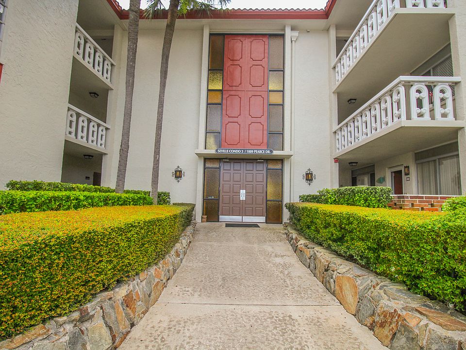 1st image of 1009 Pearce Dr Unit 207