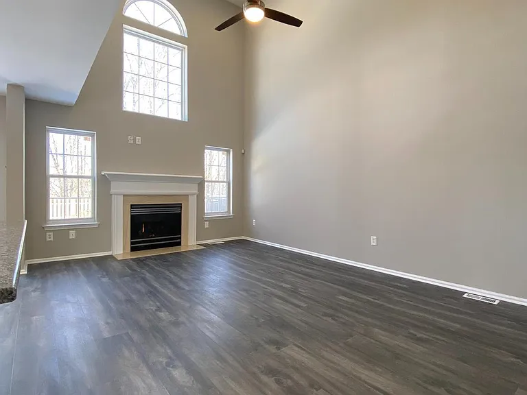 105 Hearthstone Ln — Photo 8