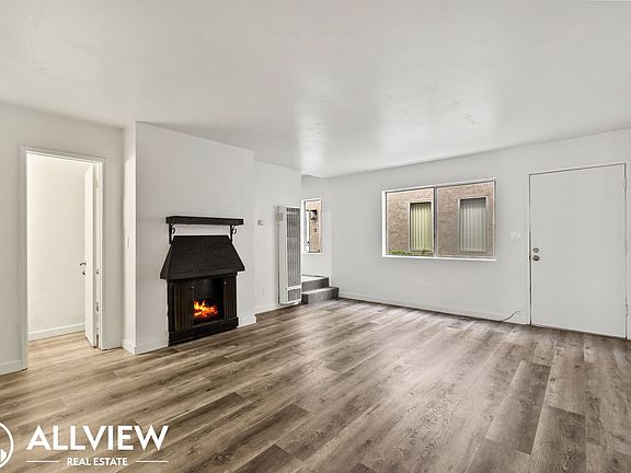 4th image of 221 10th St APT 3