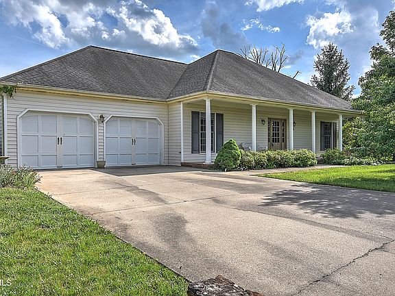 2nd image of 2533 Rivermont Cir