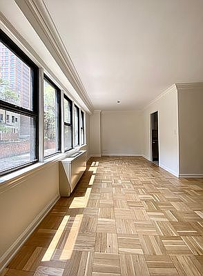 4th image of 220 E 63rd St APT 1R