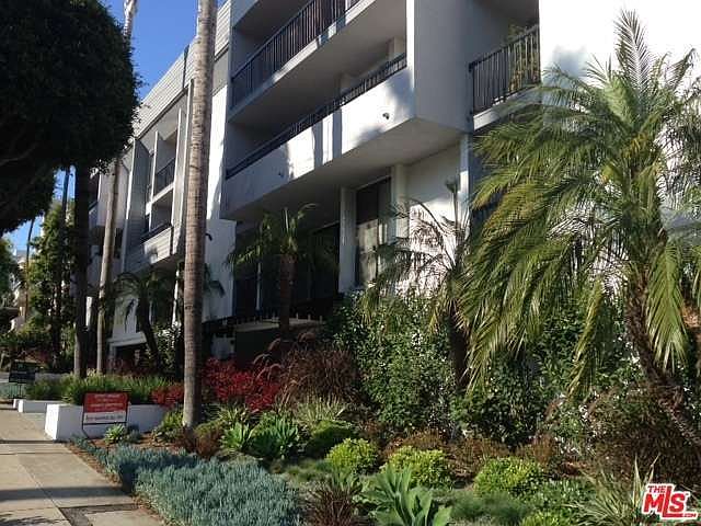 1st image of 906 N Doheny Dr APT 401