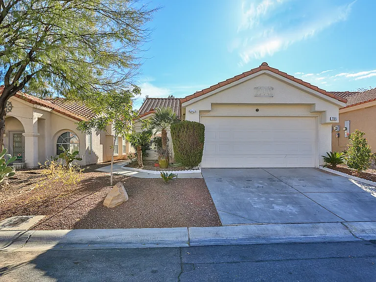 7705 Rockfield Dr — Photo 1