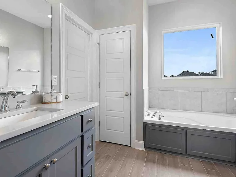 8116 Village Lake Ave — Photo 13