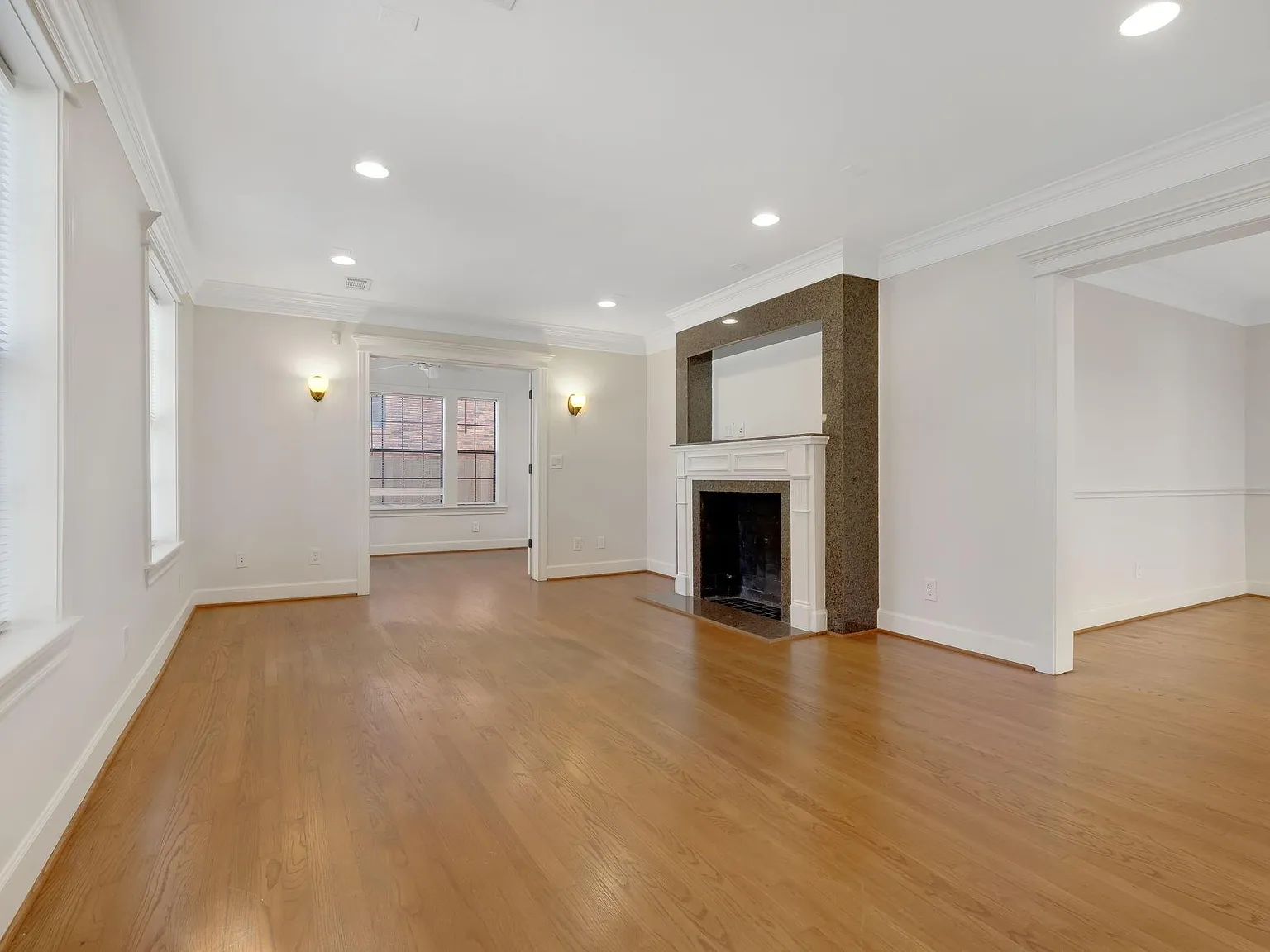2306 Blodgett St — Photo 2