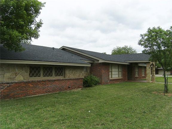 2nd image of 1874 Elmwood Dr