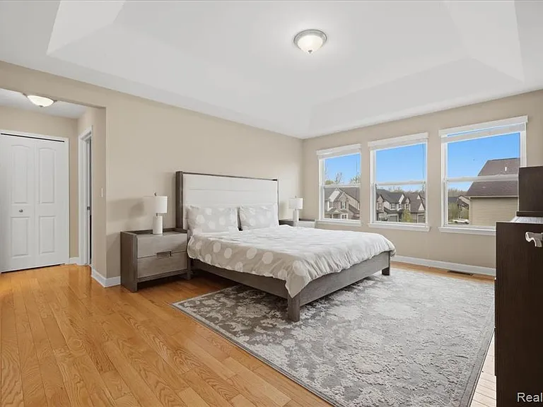 1114 Wales Dr — Photo 19