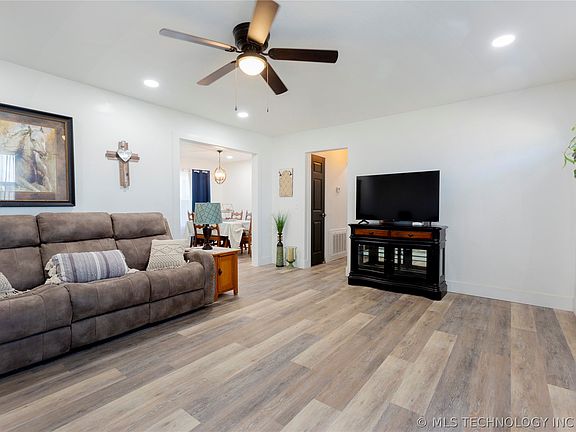 5th image of 2710 Hardy Springs Rd