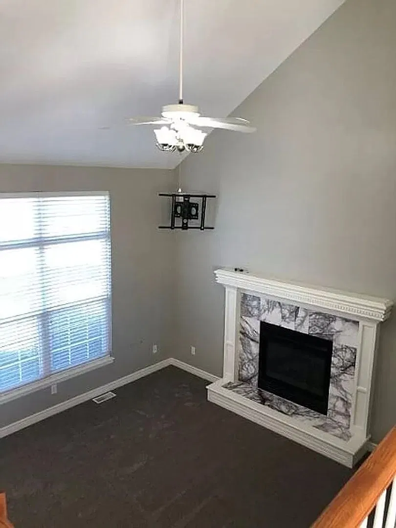 Coming Soon! 4-Bedroom, 3 Bath Single Family for Rent in Greenwood, MO | Vaulted Ceilings & 3-Car... — Photo 4