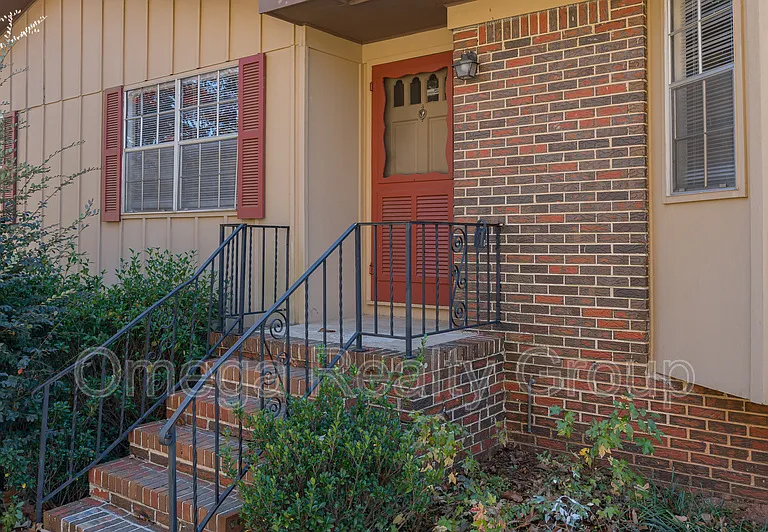 1313 Oak Ter — Photo 4