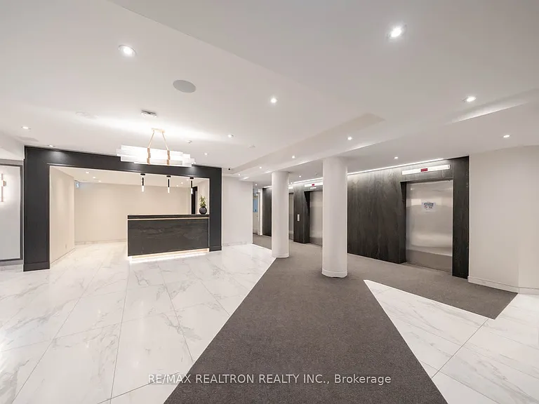 7460 Bathurst St #1609 — Photo 2
