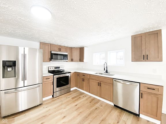 4th image of 267 Burke Ave
