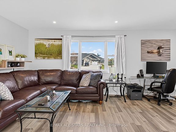 5th image of 28 Prince St W