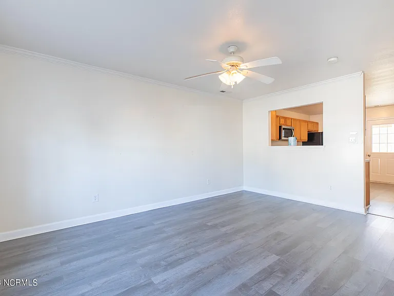 401 Springwood Dr — Photo 4