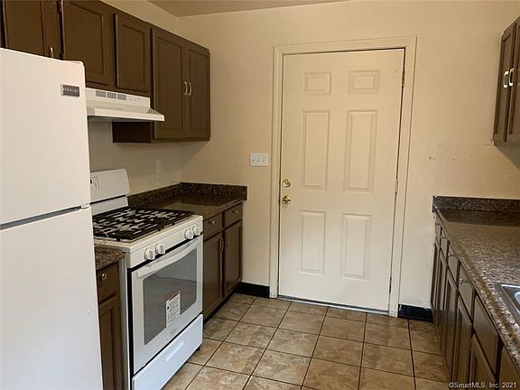 3rd image of 273 Hanover St #275
