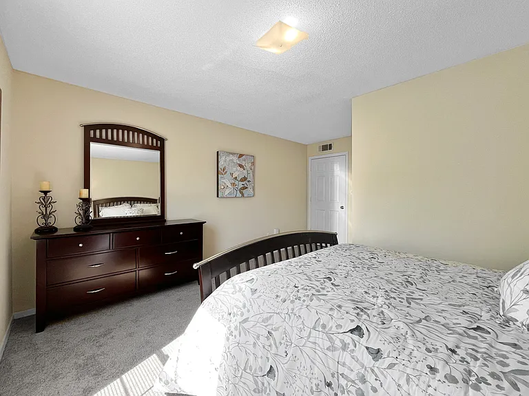 The Wyndham Apartments — Photo 10