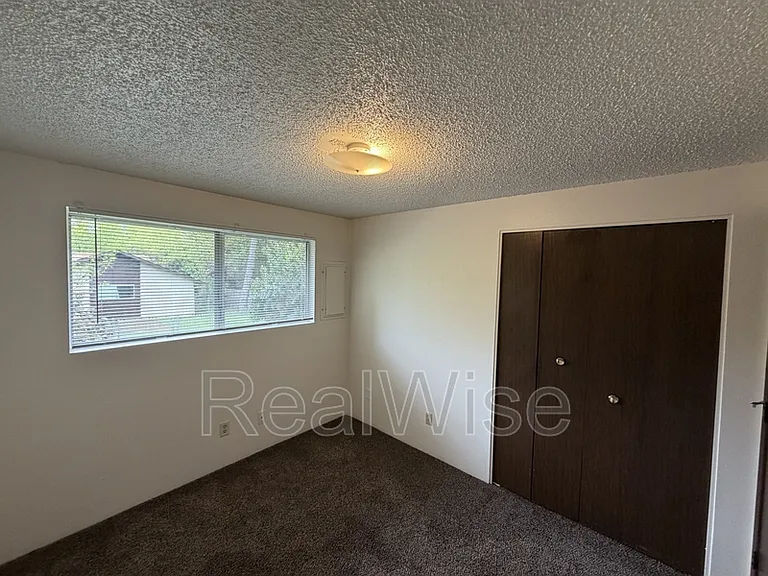 1223 NW Highland Ave #B — Photo 16