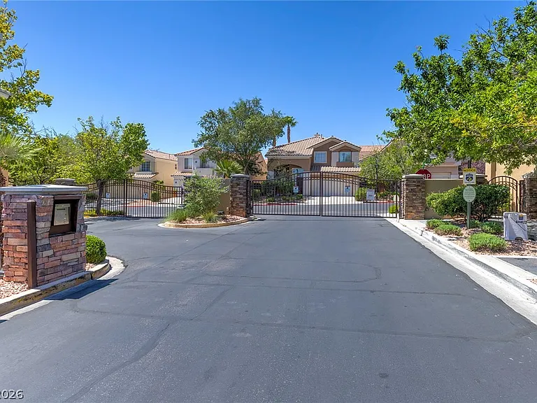2025 Shining Feather Ln — Photo 62