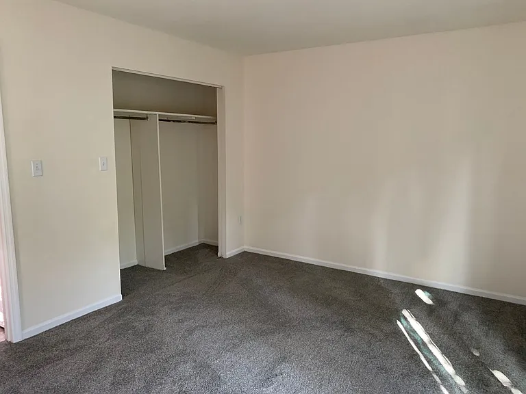 812 65th Ave N #F — Photo 7