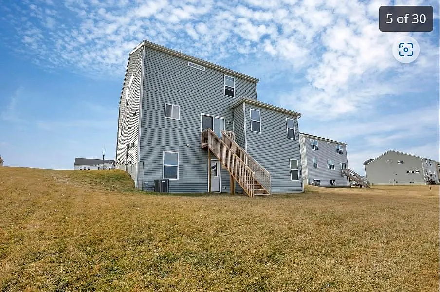 504 Pheasant Ct — Photo 3