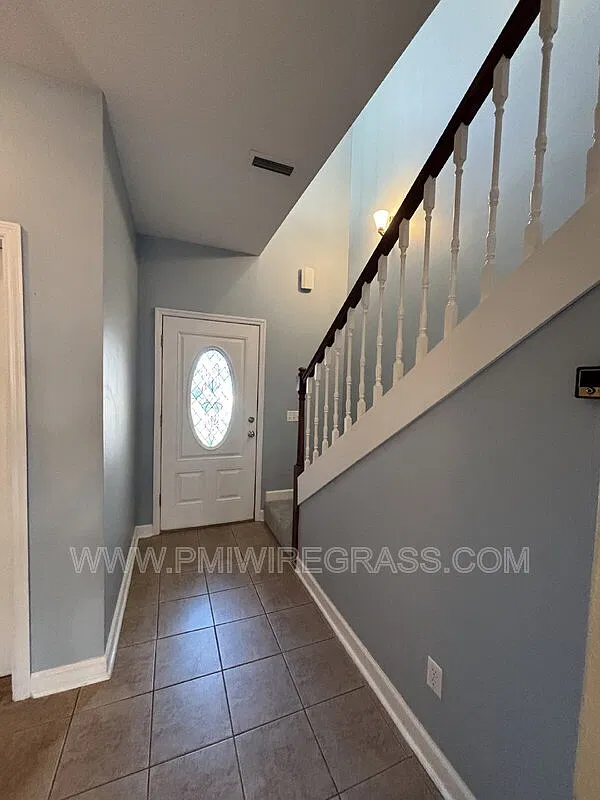 3 bed, 2.5 bath, $1,600 — Photo 3