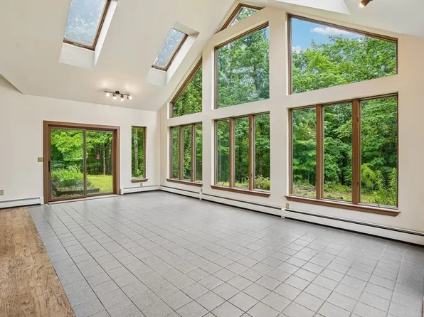 76 Foster Rd, Ashby, MA 01431
