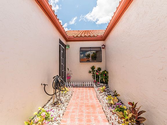 3rd image of 52 Centennial Ct
