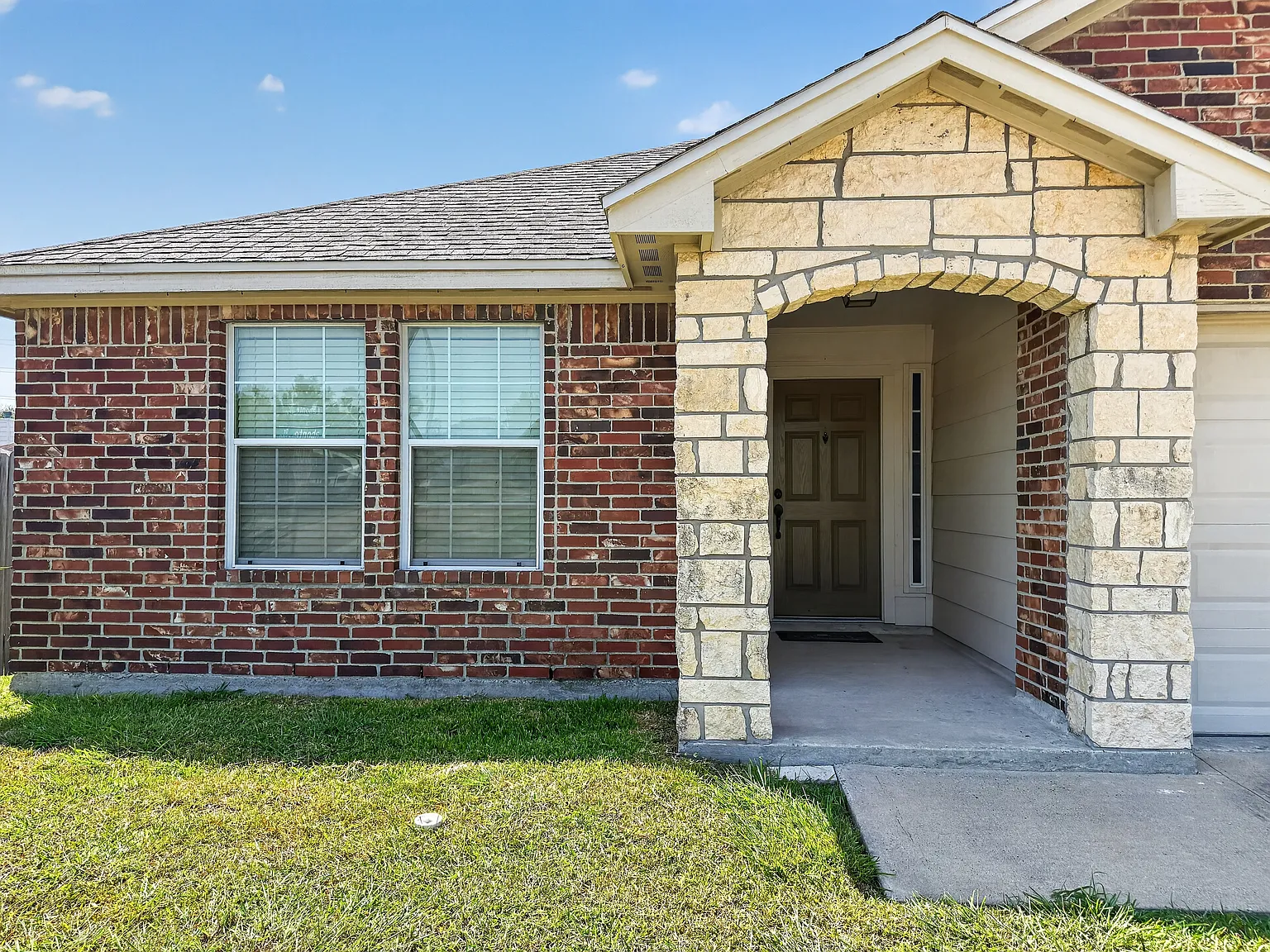 3 bed, 1384 sqft, $1,900 — Photo 3