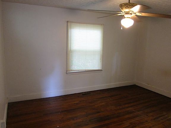 Bedroom - hardwood floor
