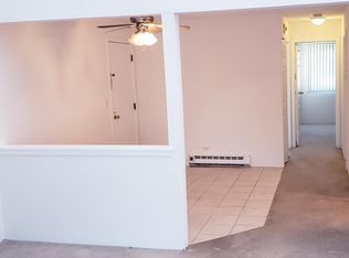 563 W Lies Rd APT 6, Carol Stream, IL 60188