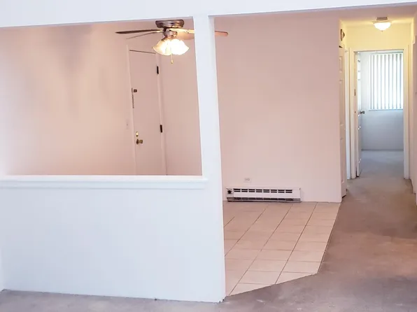 563 W Lies Rd APT 6, Carol Stream, IL 60188
