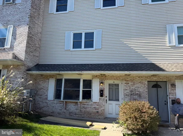 140 Village Dr, Boyertown, PA 19512