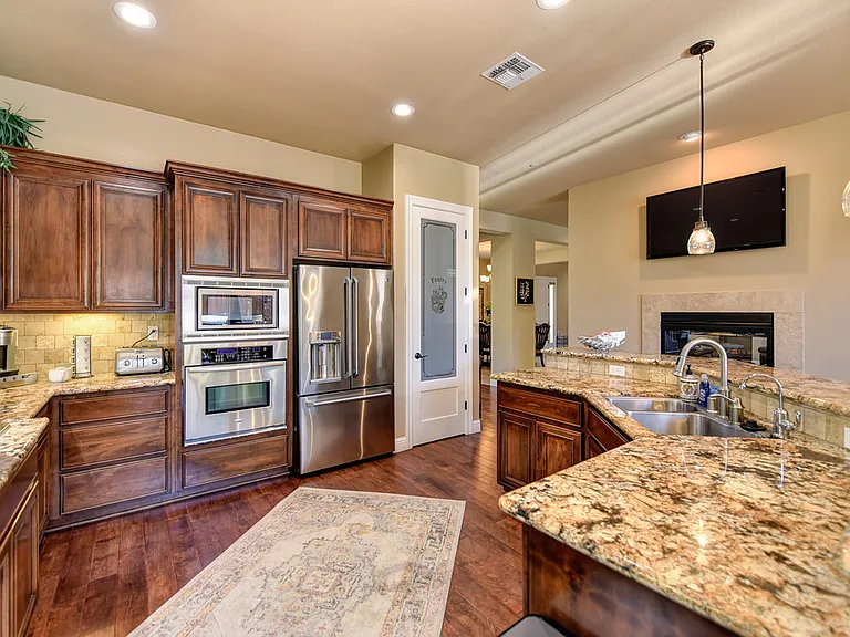 1410 W Colonial Pkwy — Photo 26