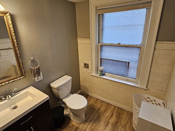2nd image of 419 Richmond Ave #3