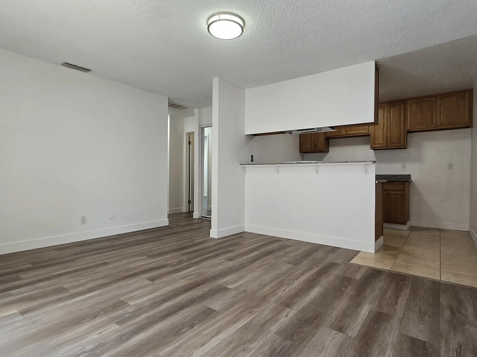 2 bed, 950 sqft, $1,800 — Photo 2