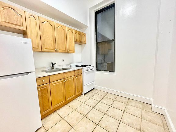 4th image of 258 W 22nd St APT 1F