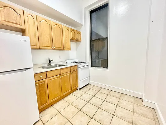 Rented by HOLTON REAL ESTATE INC. | media 4