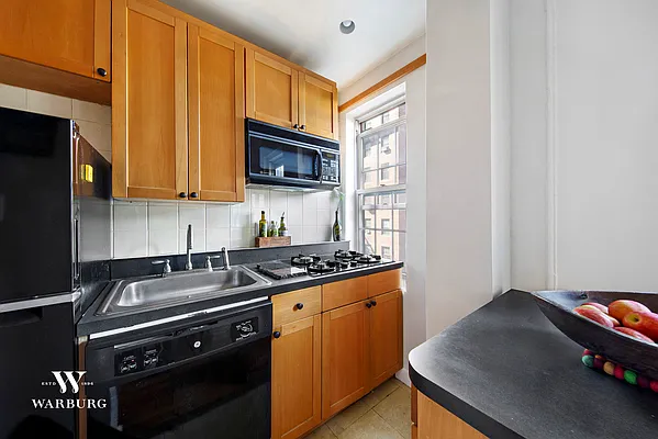 Sold by Warburg | media 9