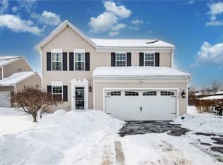 5784 Willow Creek Ln, Sanborn, NY 14132