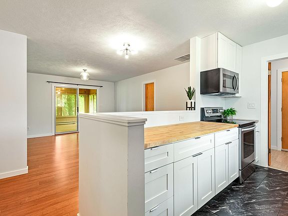 5th image of 1017 E Eckman St