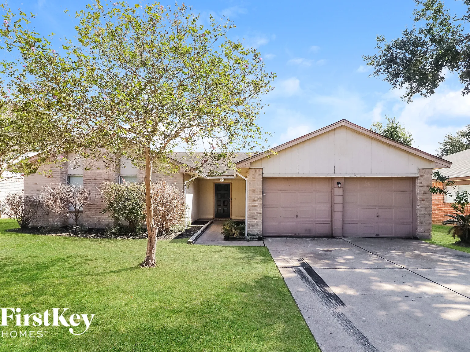 3 bed, 2.0 bath, 1636 sqft, $2,140 — Photo 1