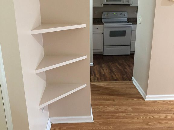 2nd image of 3563 Sequoia Dr #3563
